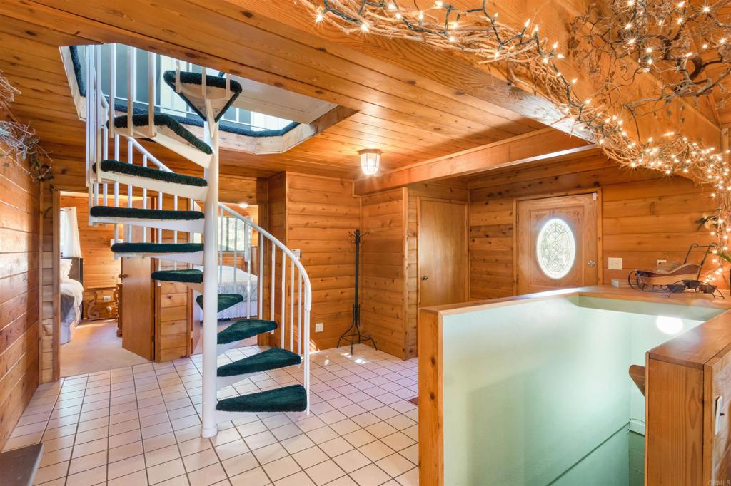 1275 CANYON Drive