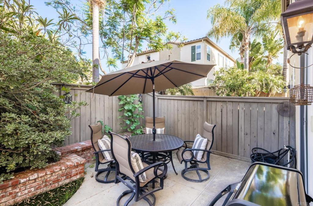 6427 Terraza Portico