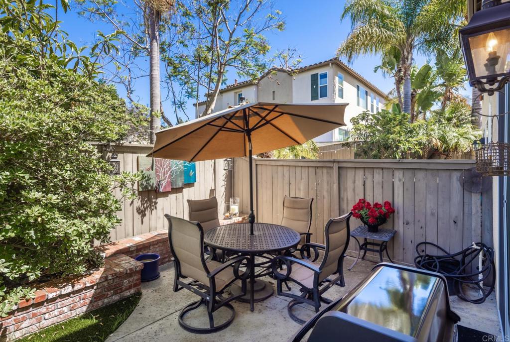 6427 Terraza Portico