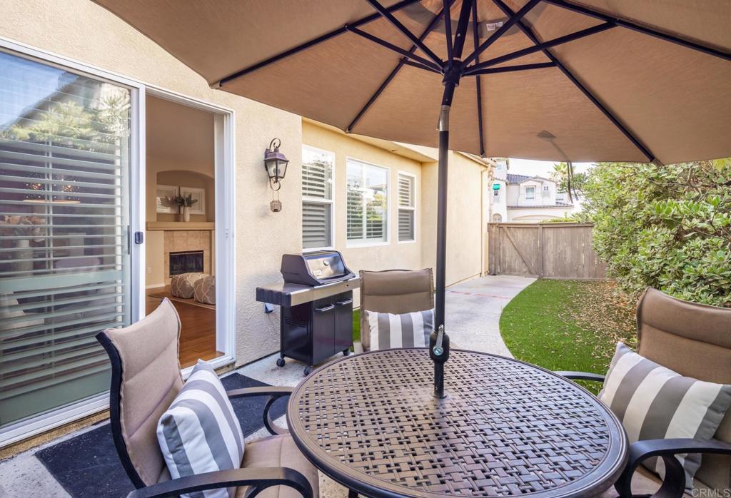 6427 Terraza Portico