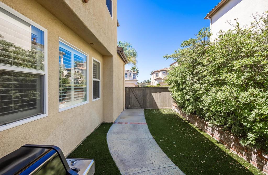 6427 Terraza Portico