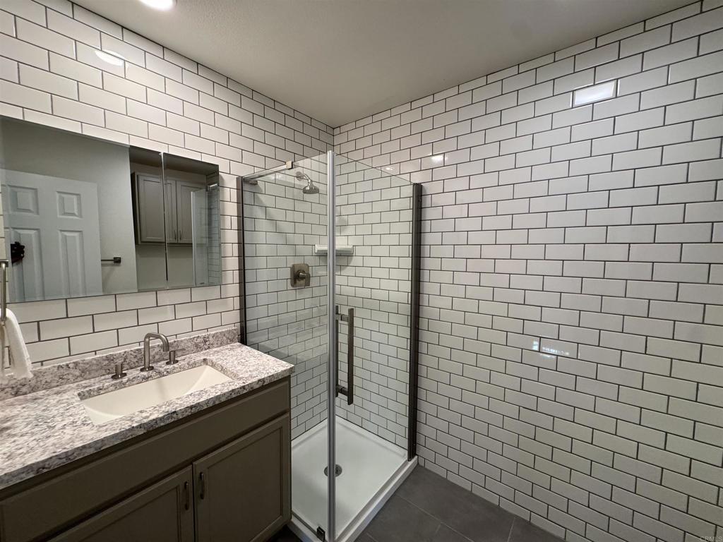 170 W Vermont Avenue W 7