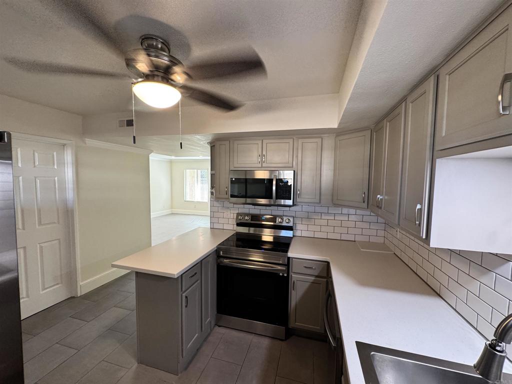 170 W Vermont Avenue W 7
