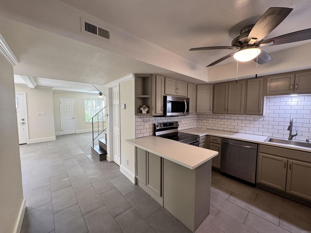 170 W Vermont Avenue W 7