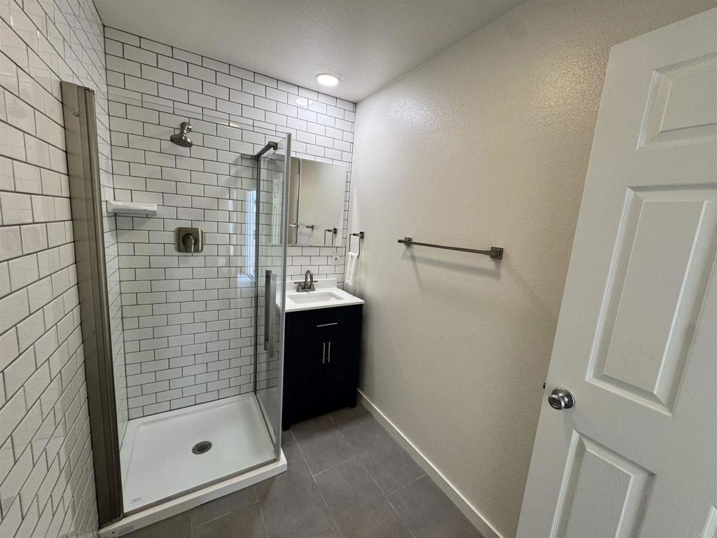170 W Vermont Avenue W 7