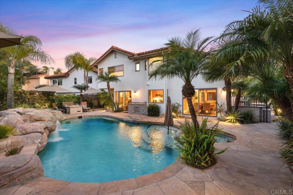 1832 Avenida Flores