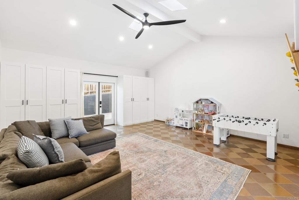 1102 Fleetridge Drive