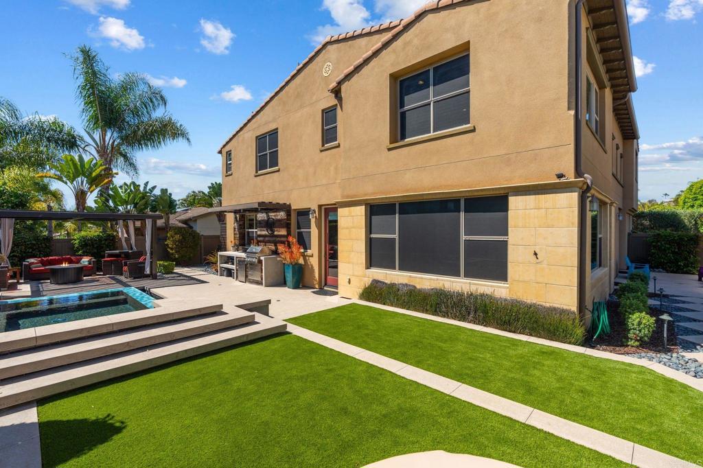 809 Dolphin Circle