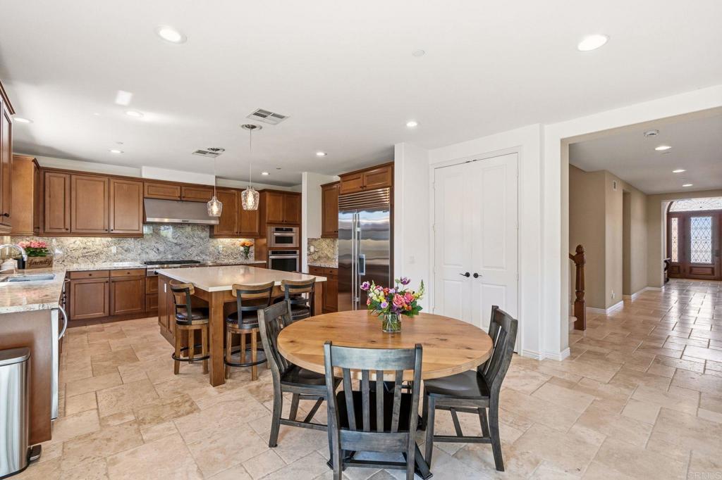 809 Dolphin Circle