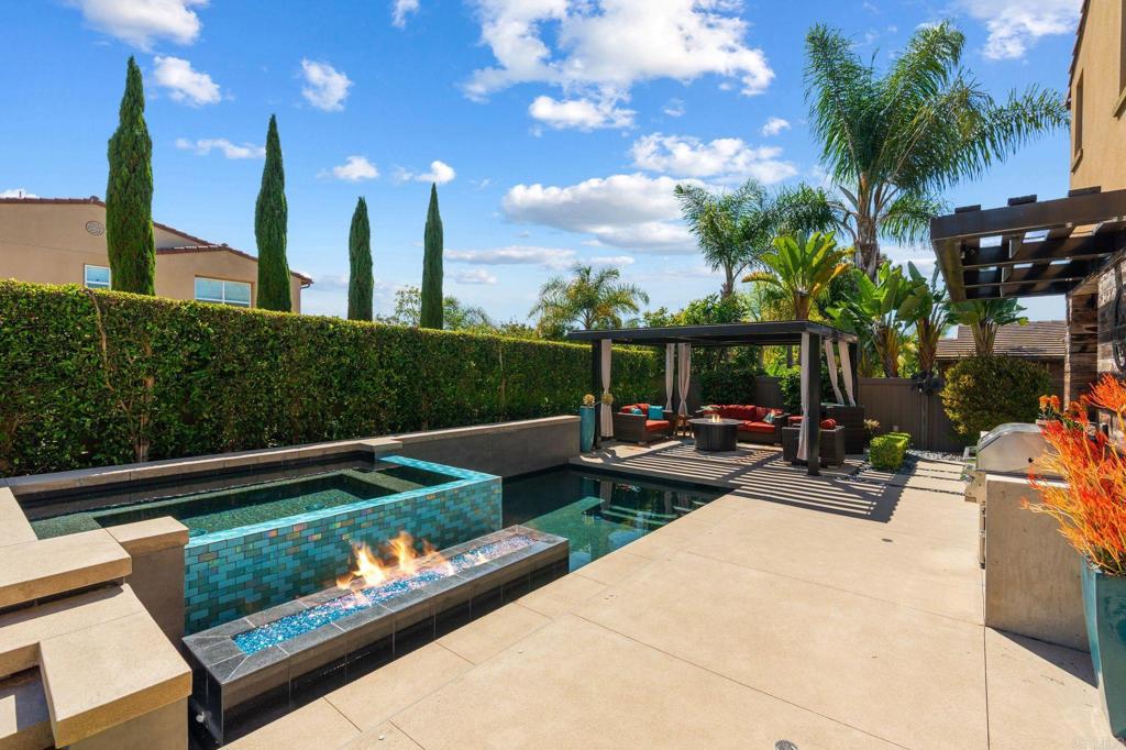 809 Dolphin Circle