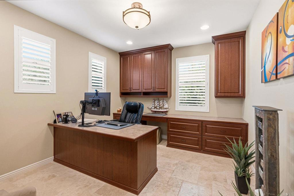 809 Dolphin Circle
