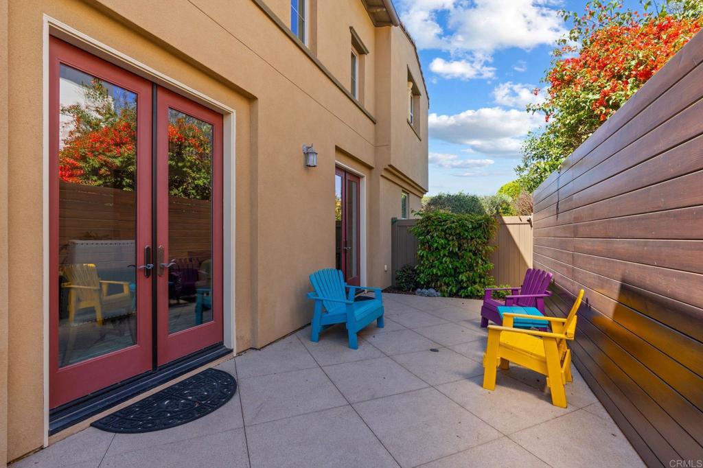 809 Dolphin Circle