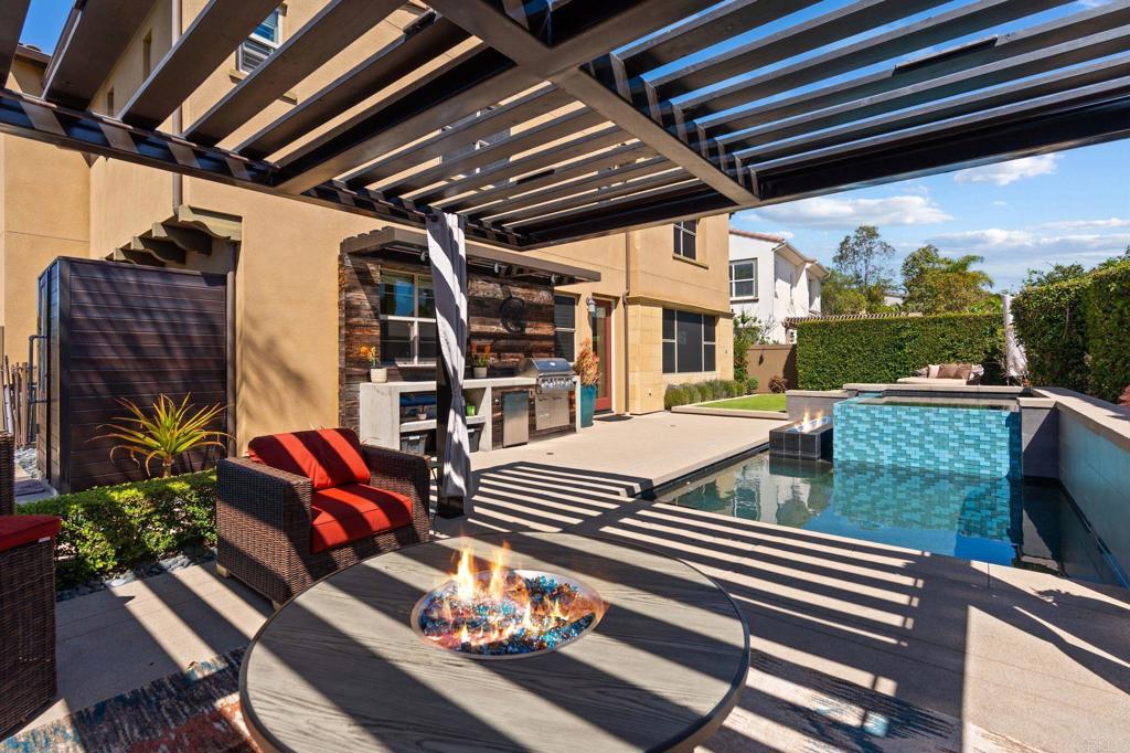 809 Dolphin Circle