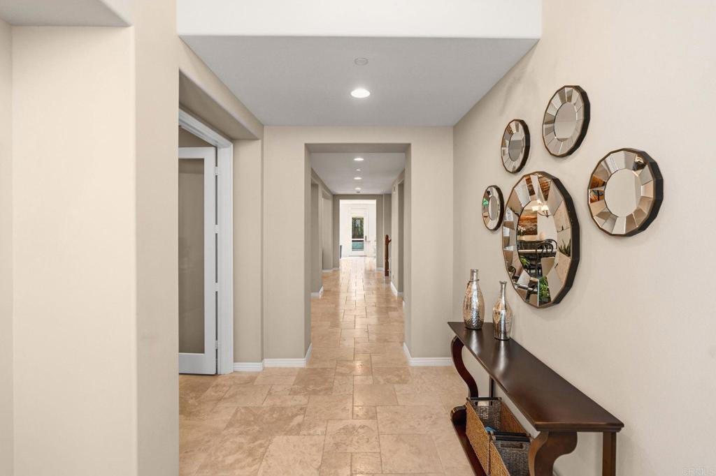 809 Dolphin Circle