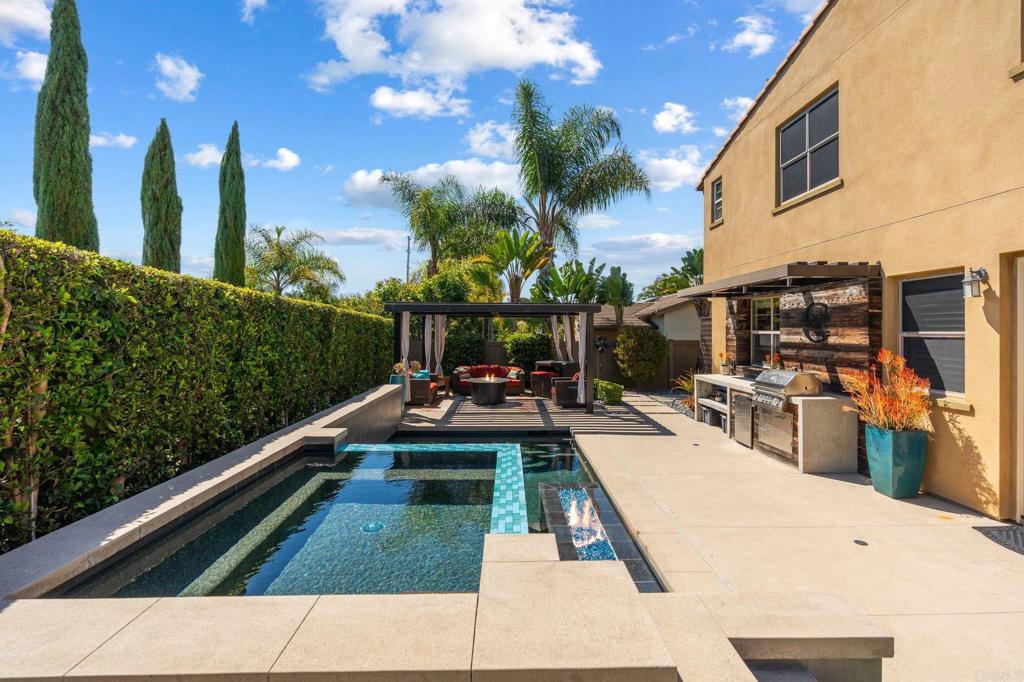 809 Dolphin Circle