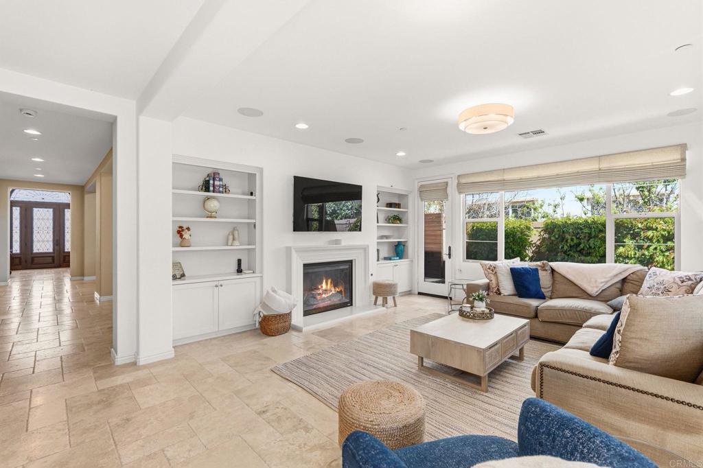 809 Dolphin Circle