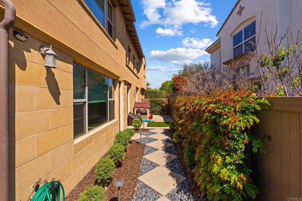 809 Dolphin Circle
