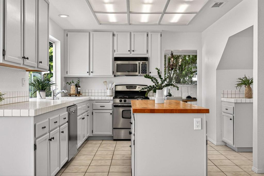 12144 Carrollton Square