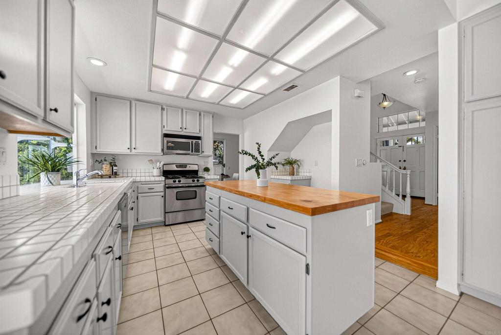 12144 Carrollton Square