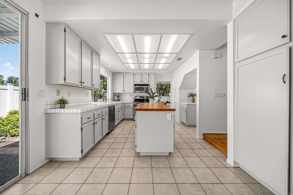 12144 Carrollton Square