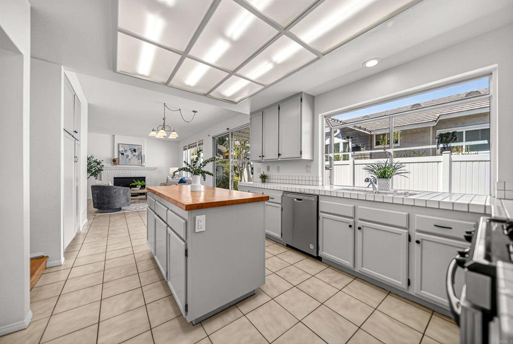 12144 Carrollton Square