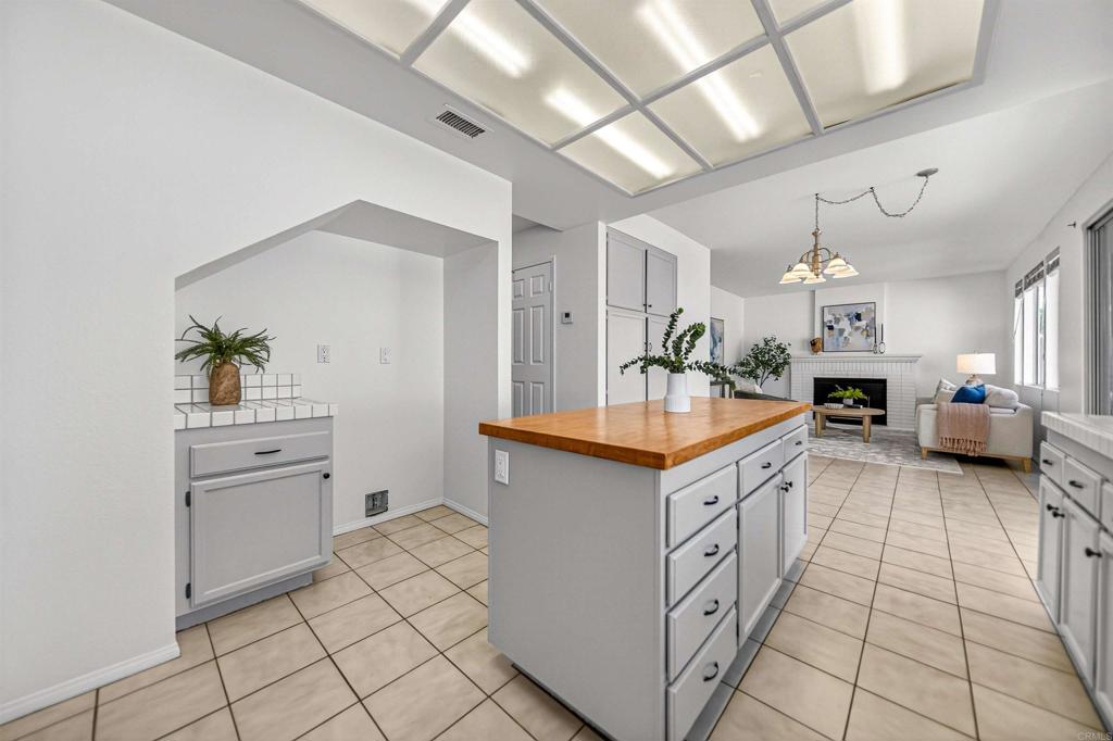 12144 Carrollton Square