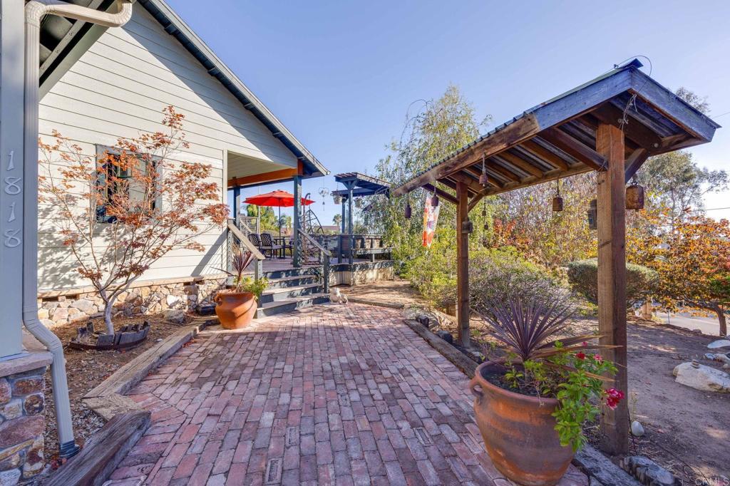 1818 Avocado Road