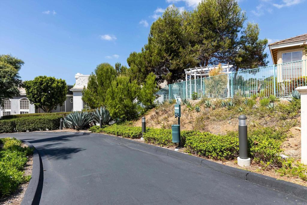 2852 Avenida Valera