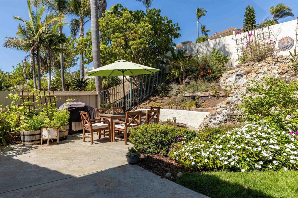 2852 Avenida Valera