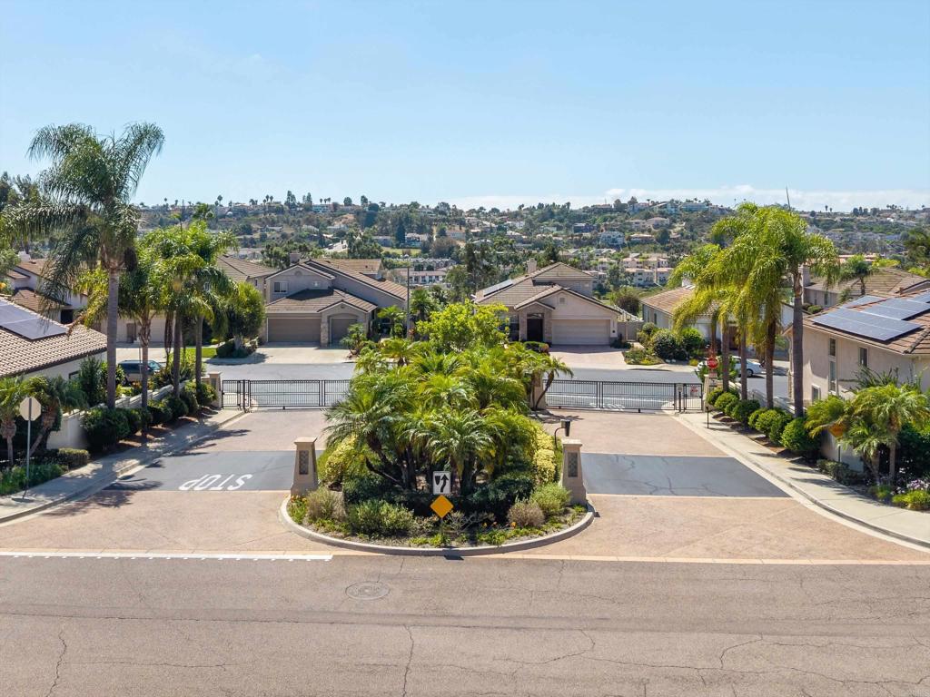 2852 Avenida Valera
