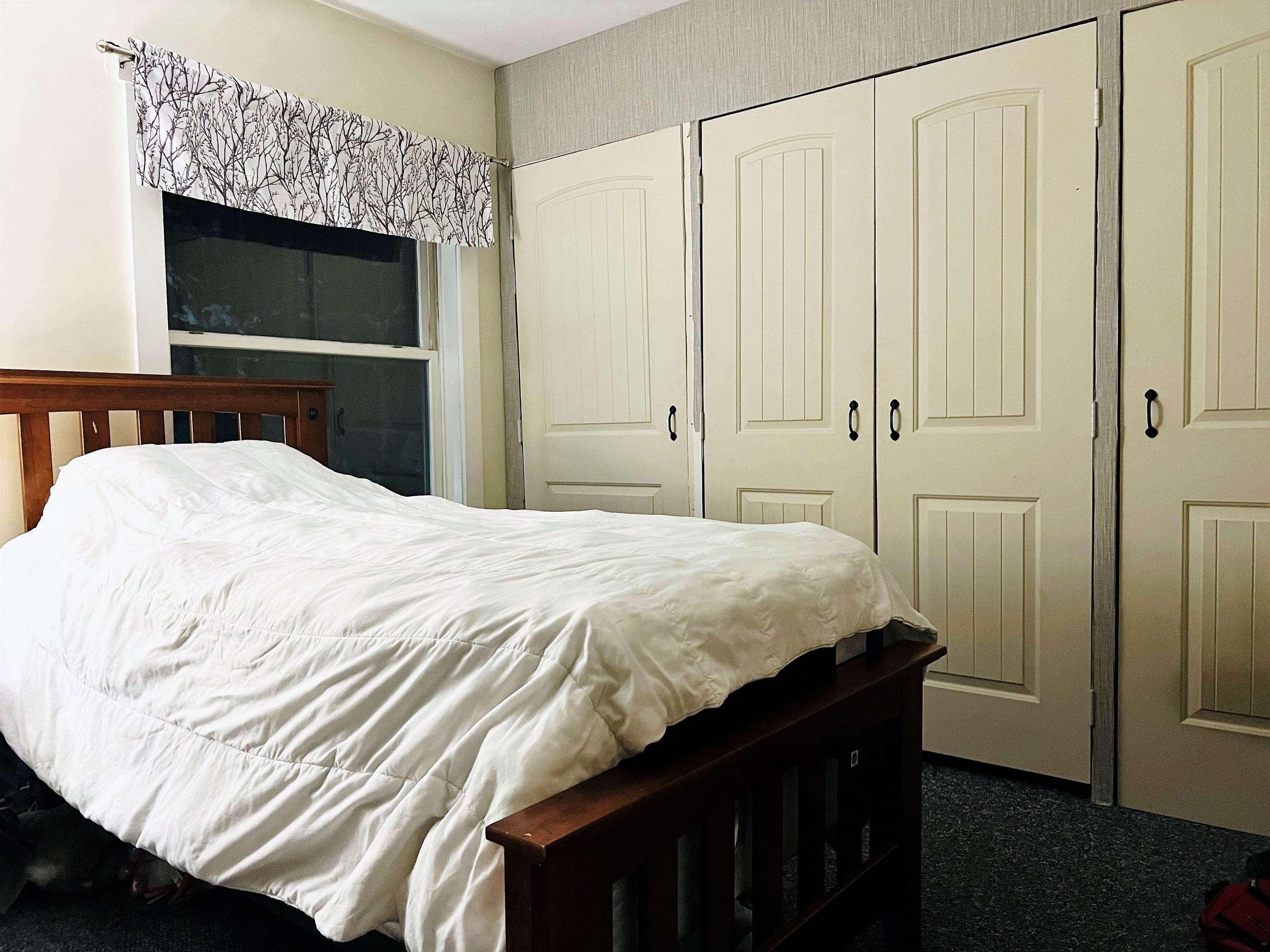 37 Gateway Court Unit: 10 A