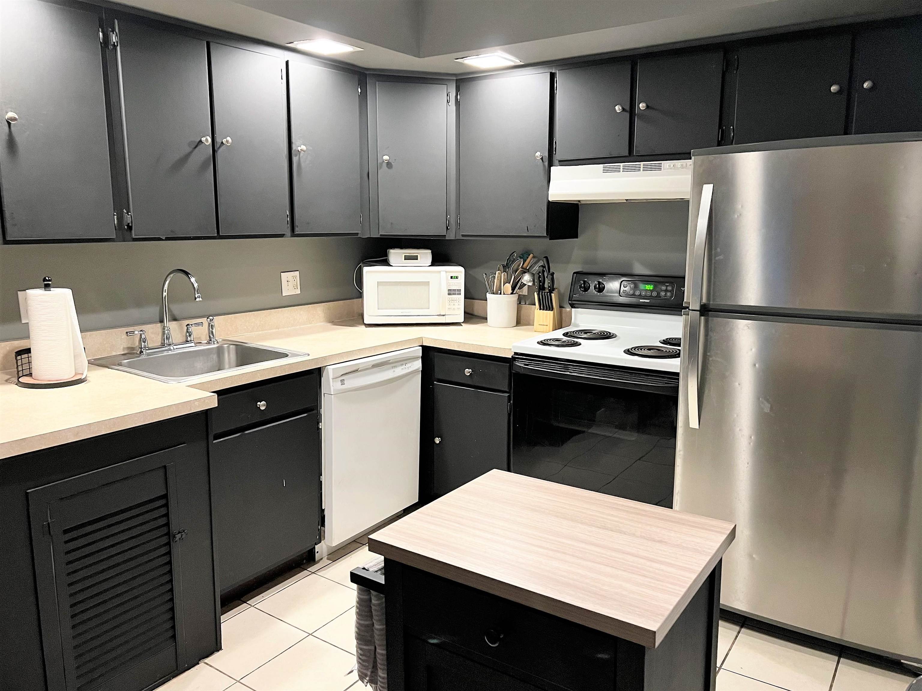 37 Gateway Court Unit: 10 A