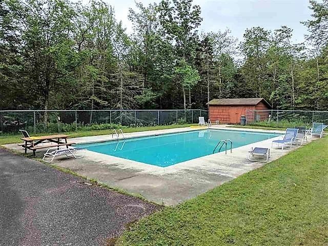 37 Gateway Court Unit: 10 A