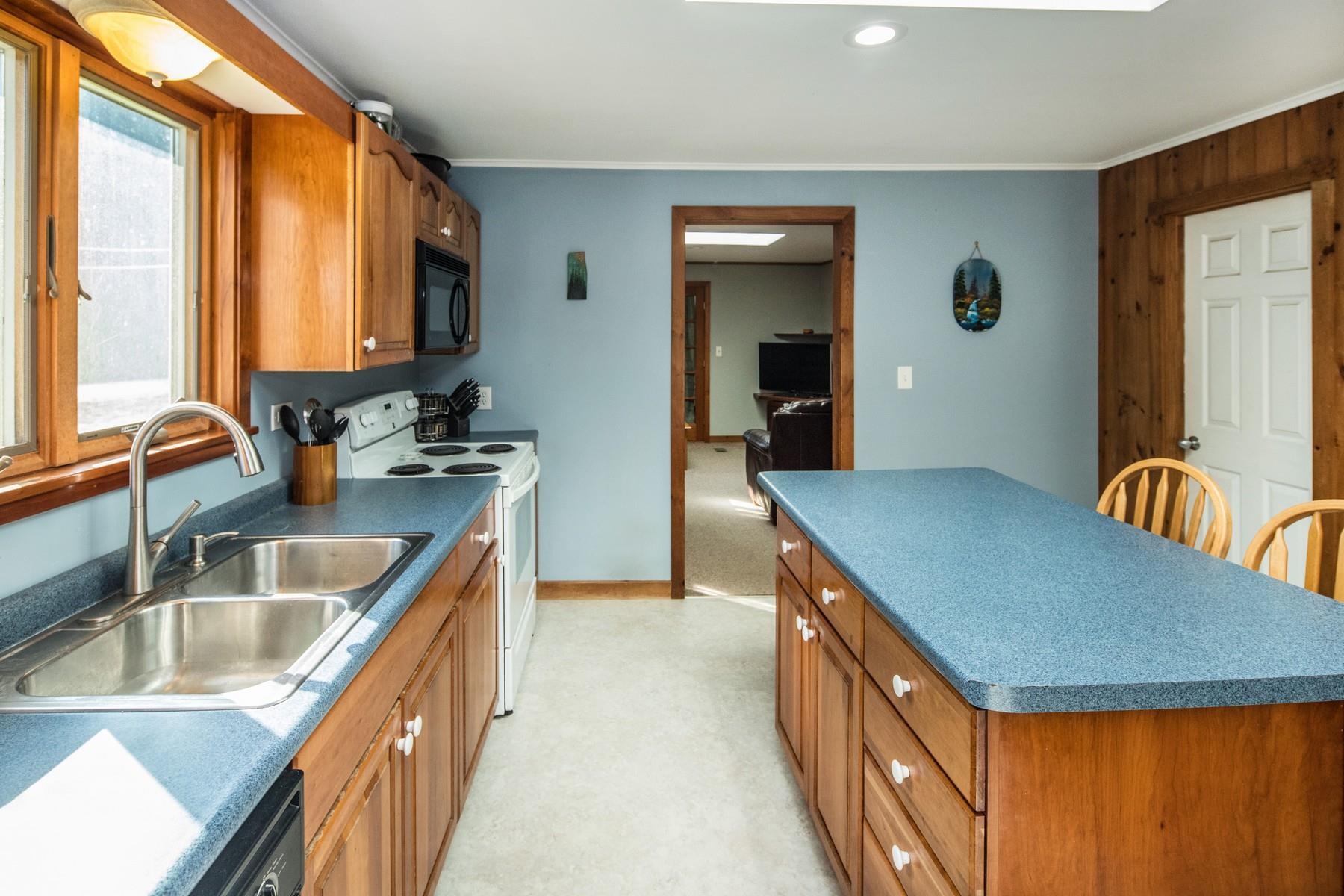 1713 Country Club Road
