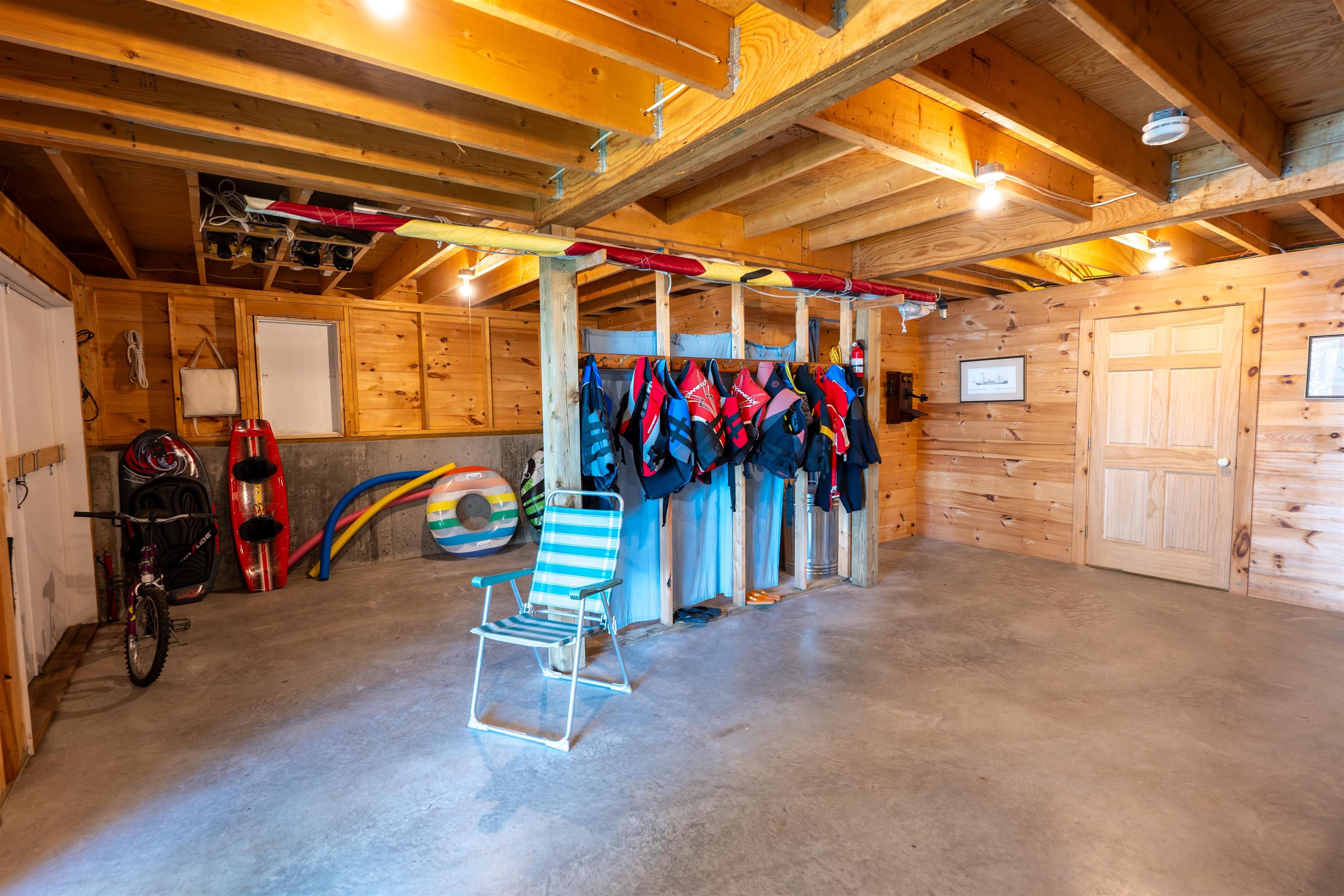 256 Lakeside Lane
