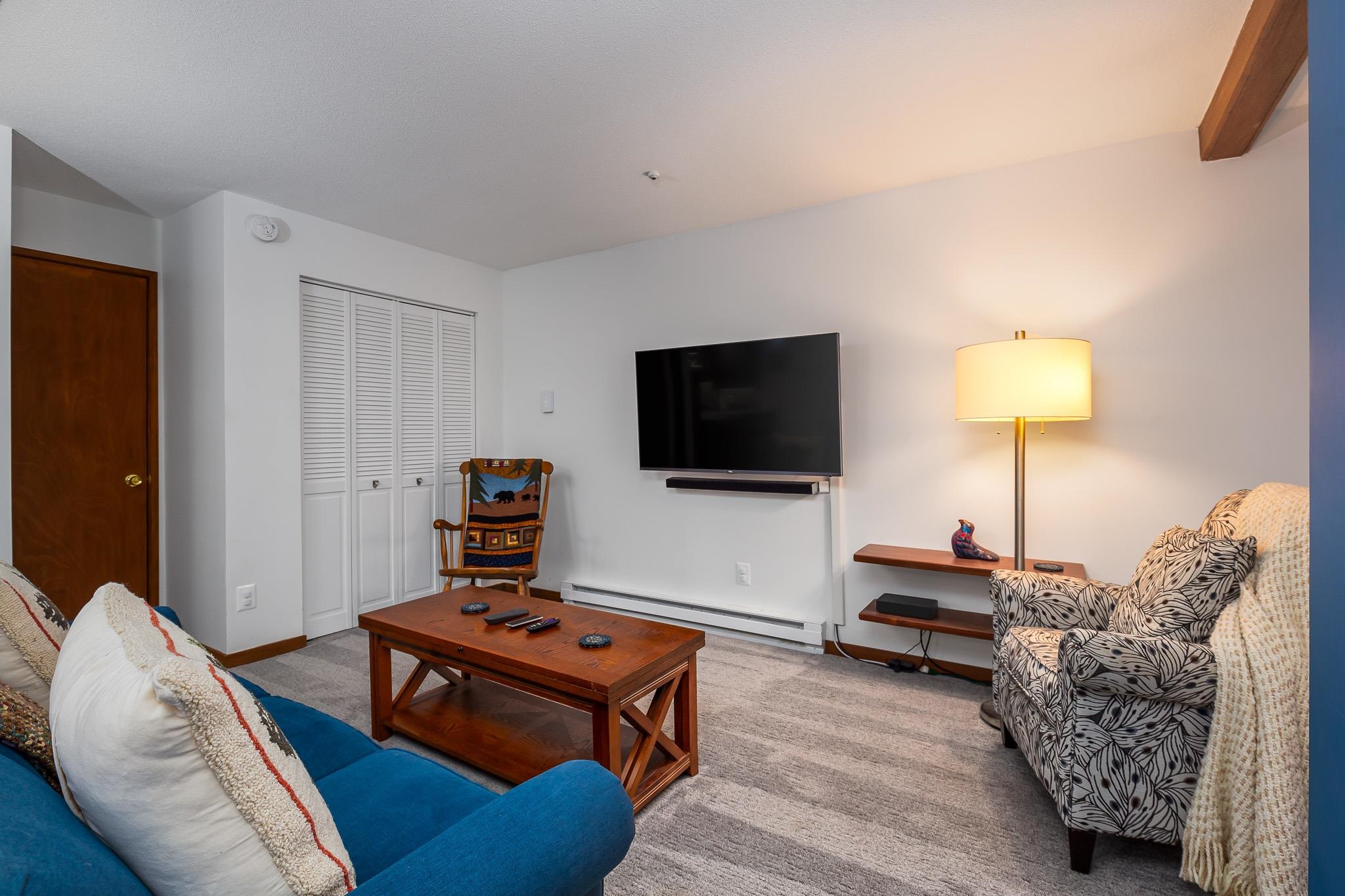 118 Gateway Court Unit: 2-B