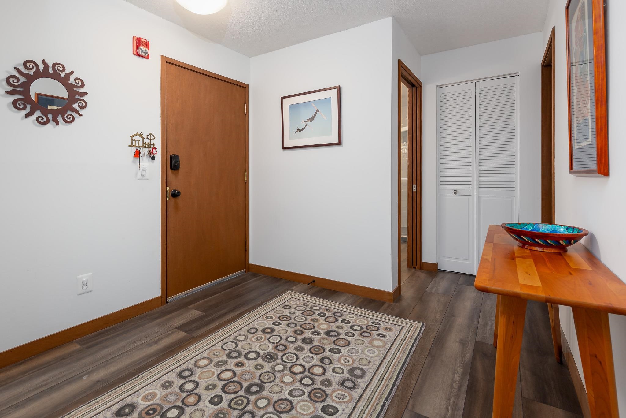 118 Gateway Court Unit: 2-B