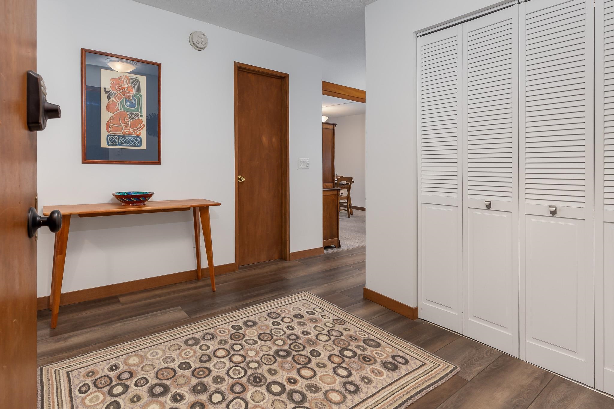 118 Gateway Court Unit: 2-B