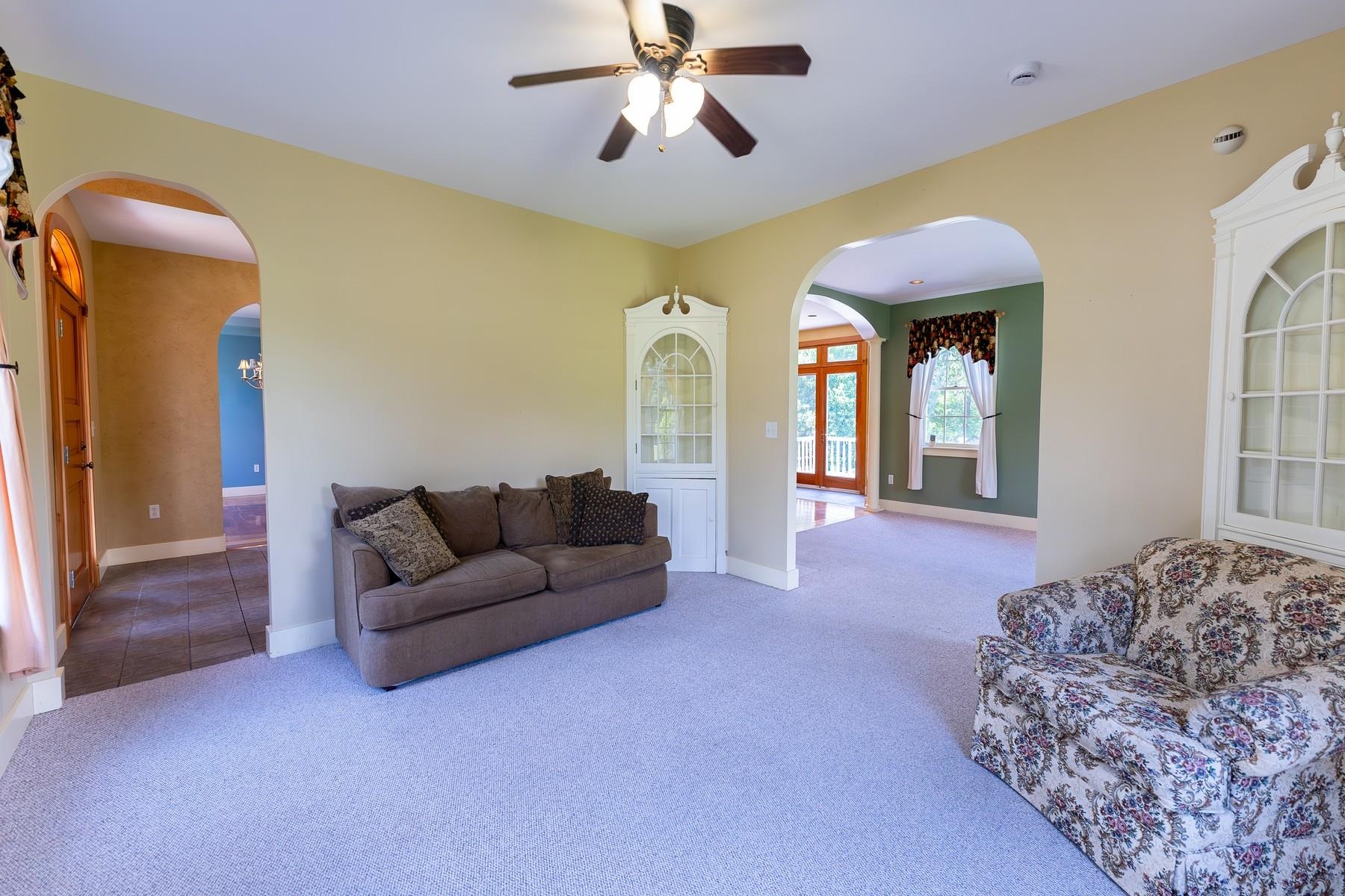 11 Tuttle Meadow Drive