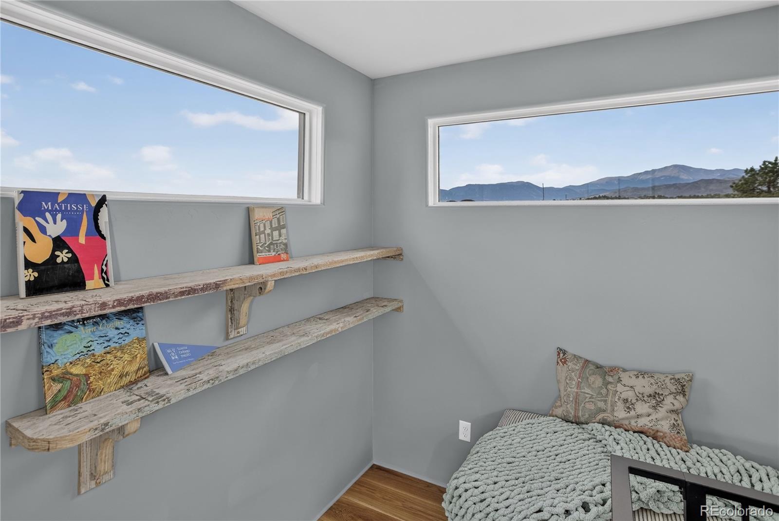 30 Cap Rock Way