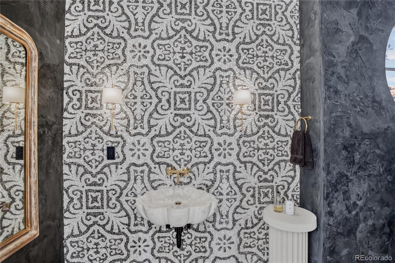30 Cap Rock Way