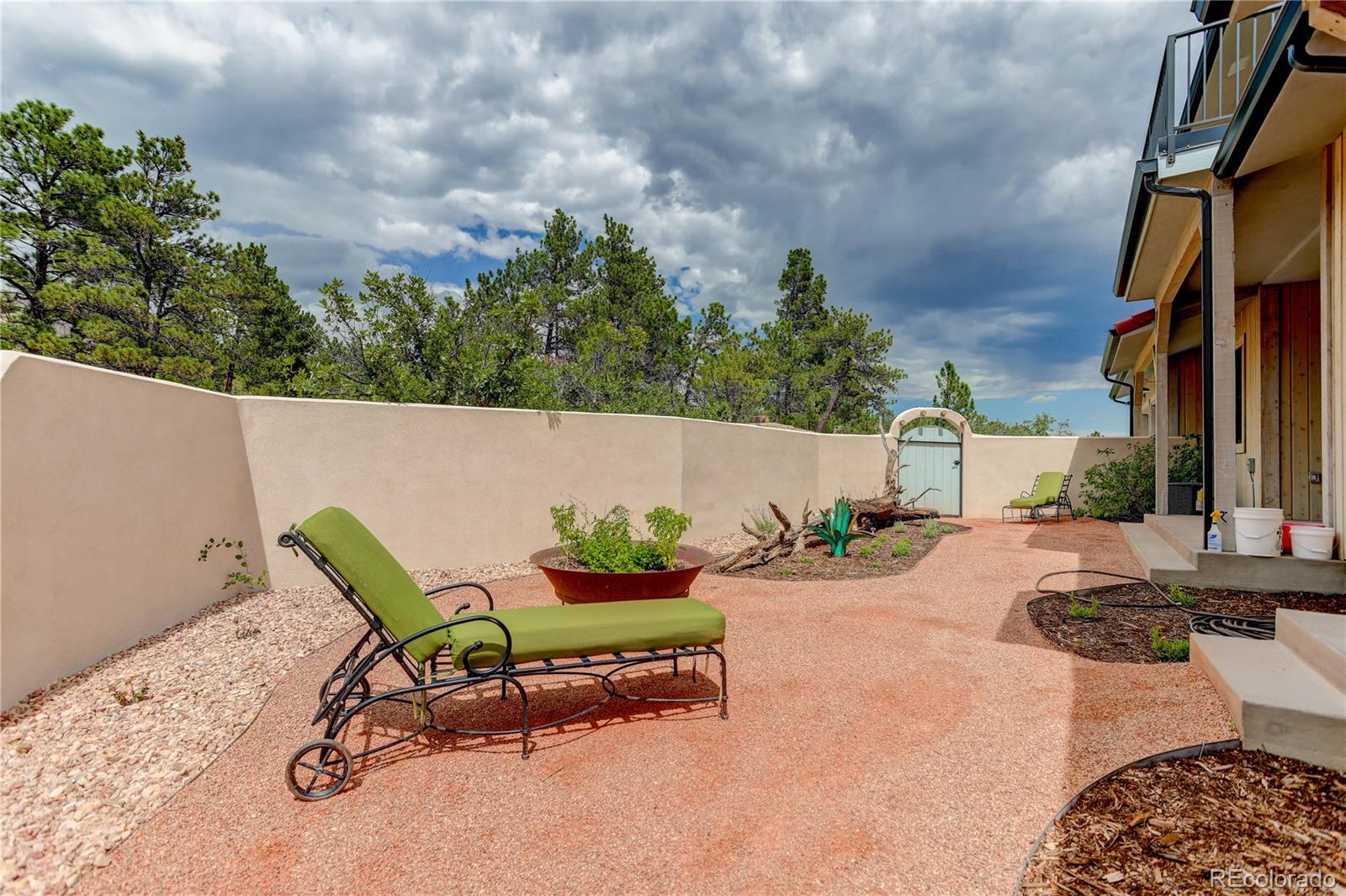 30 Cap Rock Way