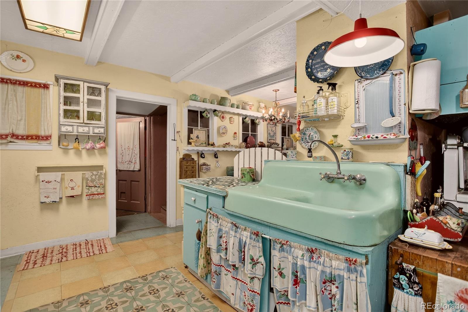 5975 Wellington Road