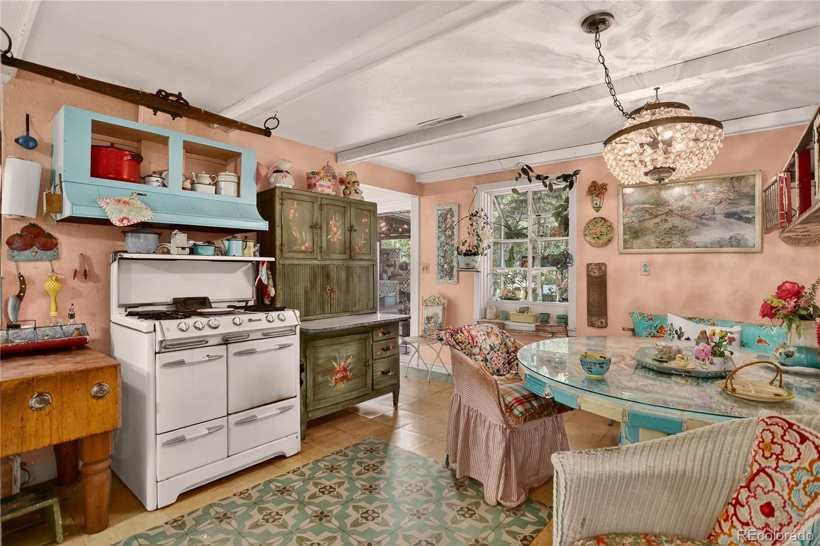 5975 Wellington Road