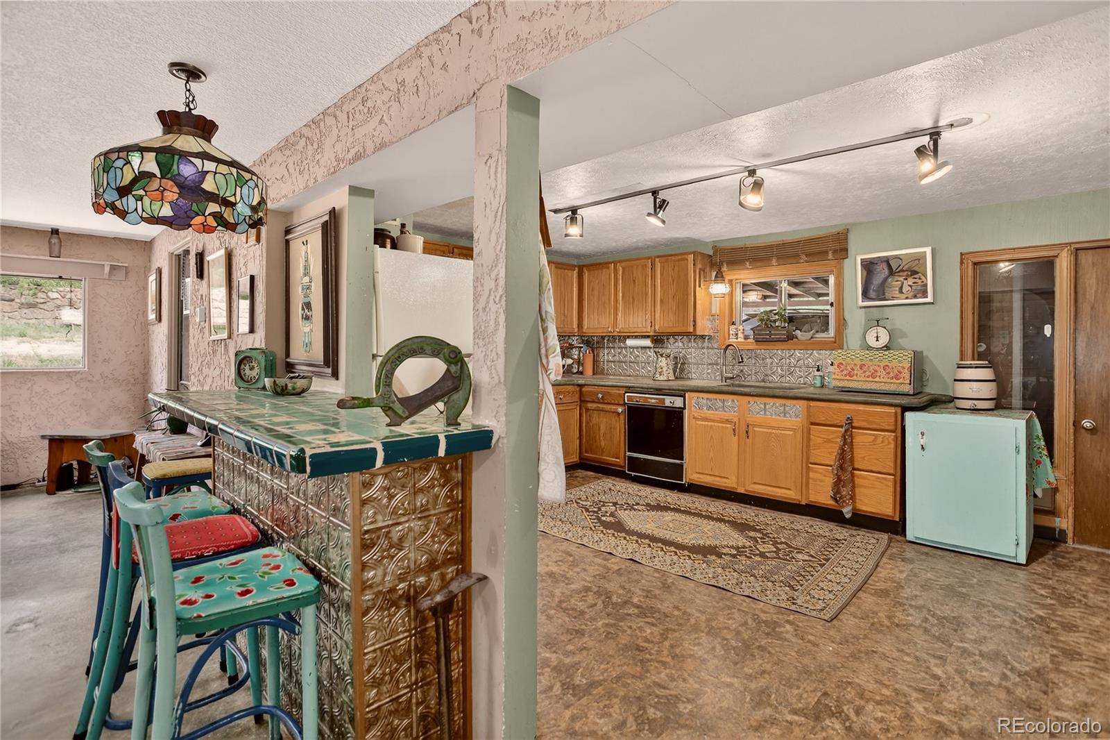 5975 Wellington Road