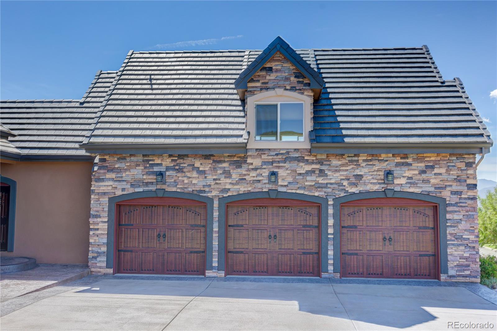 3725 Twisted Oak Circle