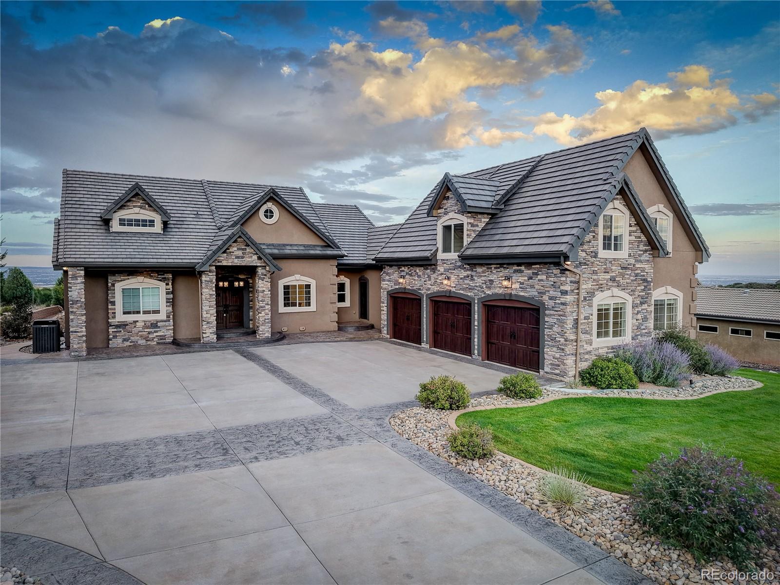 3725 Twisted Oak Circle