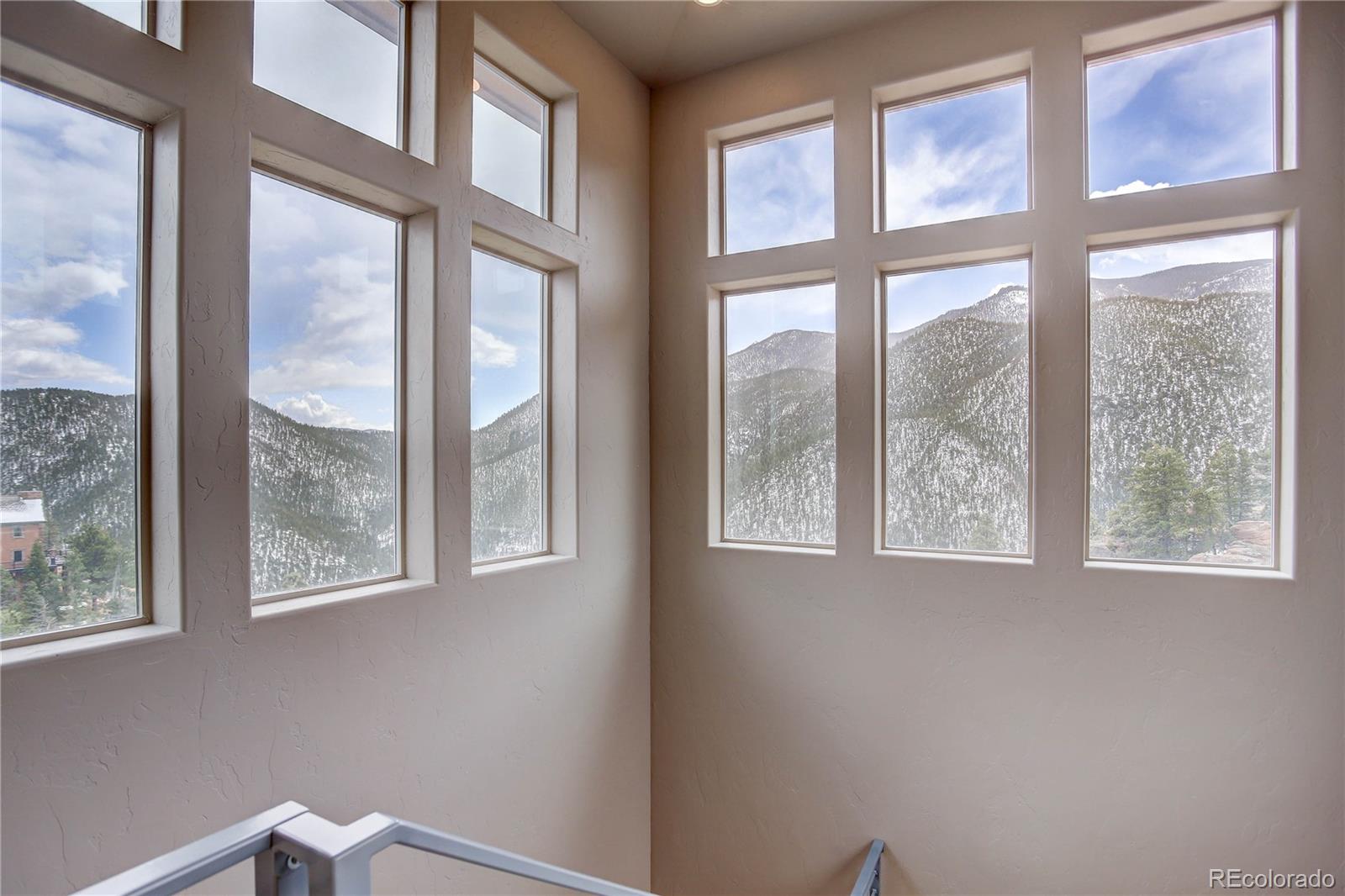 645 Sugarloaf Summit Road