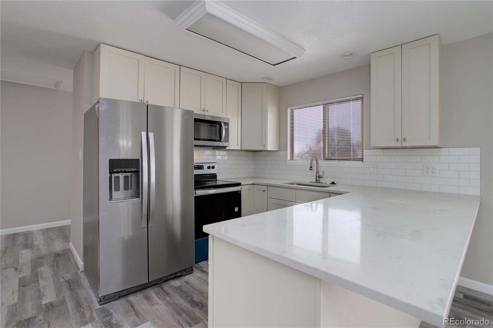 293 W Hahns Peak Avenue