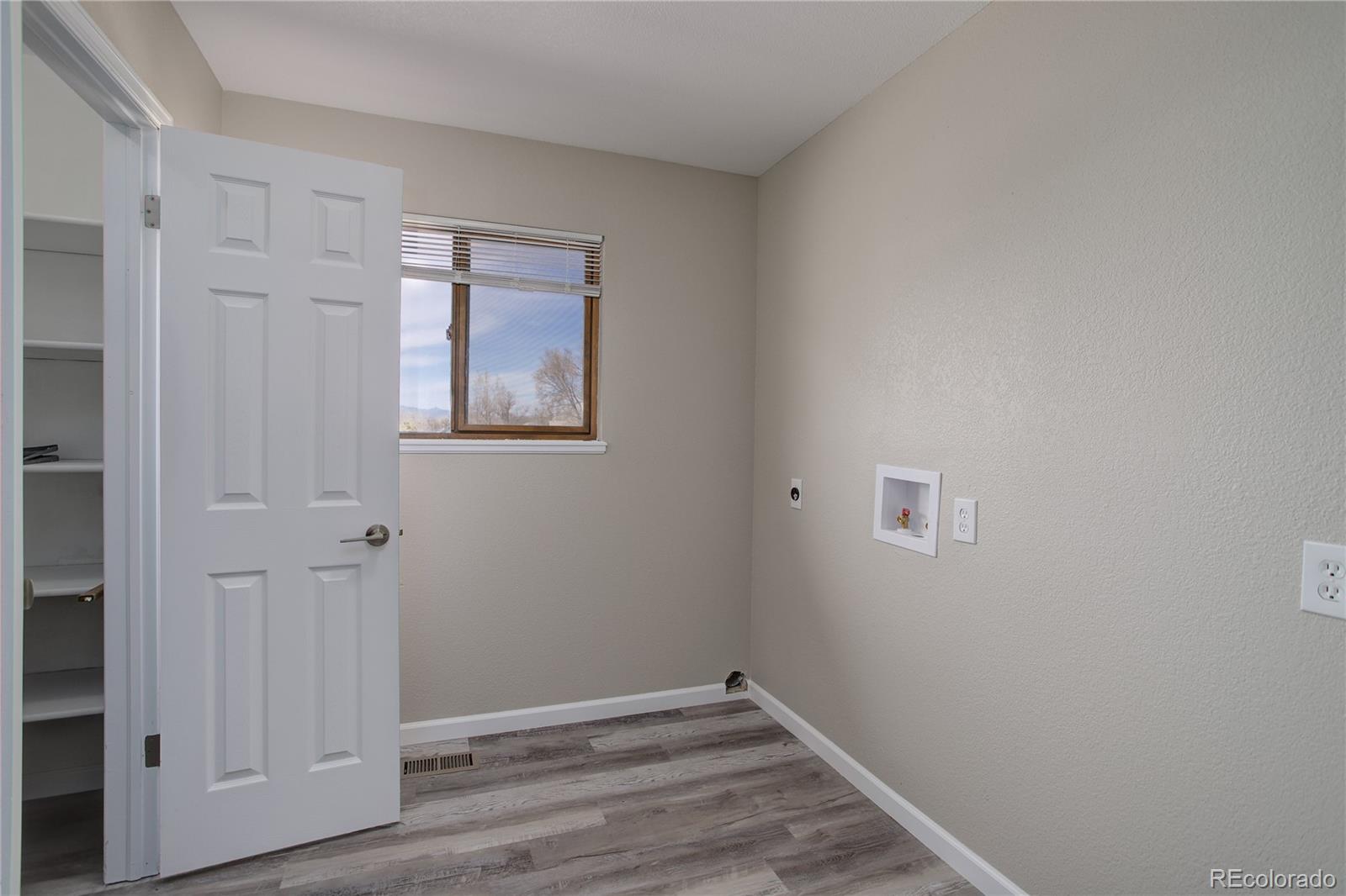 293 W Hahns Peak Avenue